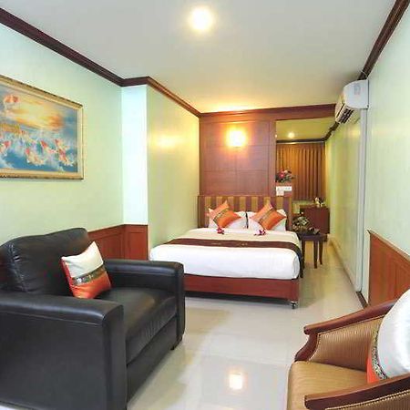 Sky Suites Bangkok Exterior photo